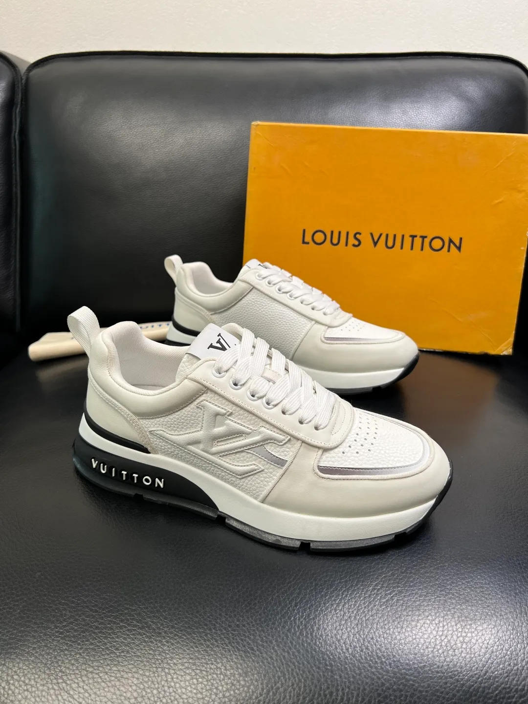 Men's shoes 💰 780 Lv High quality top crafts Louis Vuitton, sports sneakers counter synchronization, uppers imported from Italy, high-quality splicing with colorful and complex crafts, imported lambswool lining soft and comfortable, soles: original soles specially provided by the original factory, T men's shoes 💰U exclusive movable molded soles super comfortable, original and single goods, high quality, welcome to compare, code number 39-44 (customized 38 45)